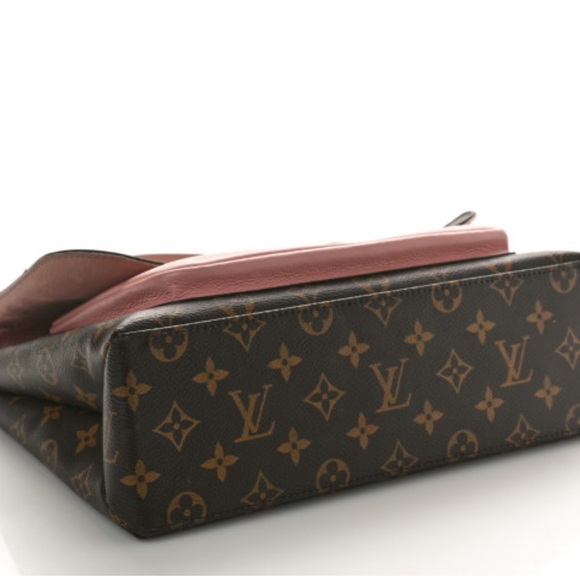 This is an authentic LOUIS VUITTON Monogram Marignan in Rose Poudre. - Picture 6 of 9